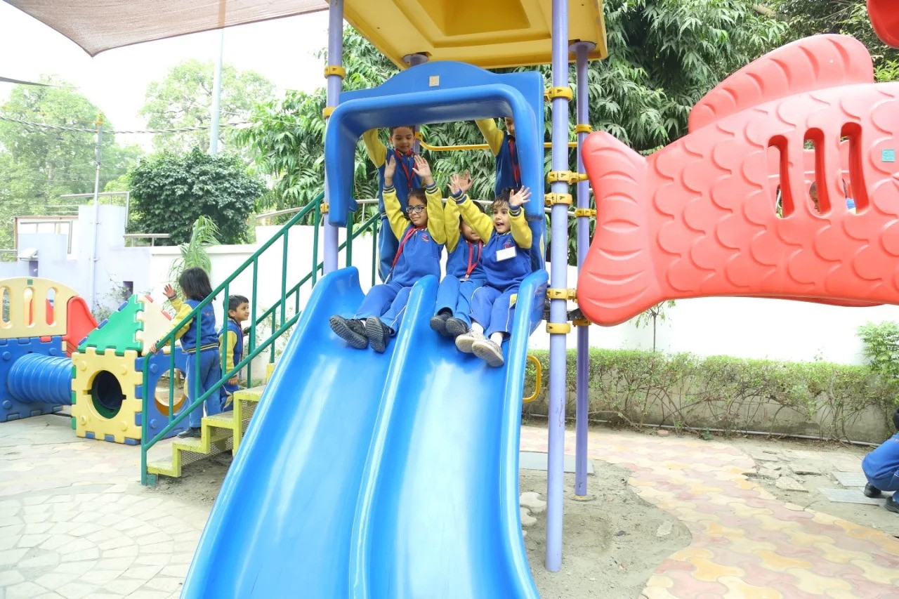 Spring Days School - Image 4