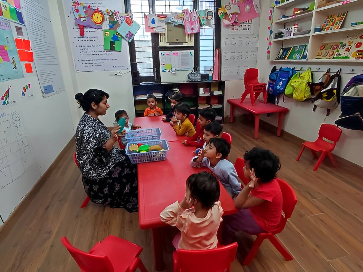 Footprints: Play School, Day Care & Creche